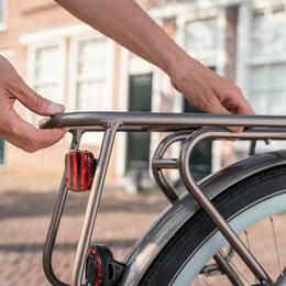 Alle bagage kan mee dankzij de verstelbare voor- en achterdrager