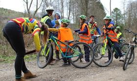 #ikfietsnaarhetwerk schenkt kinderfietsen t.w.v. €17.000 aan Habbekrats